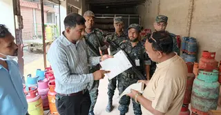 মানিকগঞ্জে বেশি দামে এলপিজি সিলিন্ডার বিক্রি, জরিমানা এক লাখ